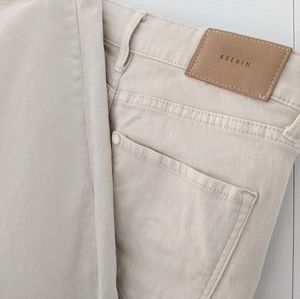 H&M Cream Skinny Jeans. Size 25.  Like New!
